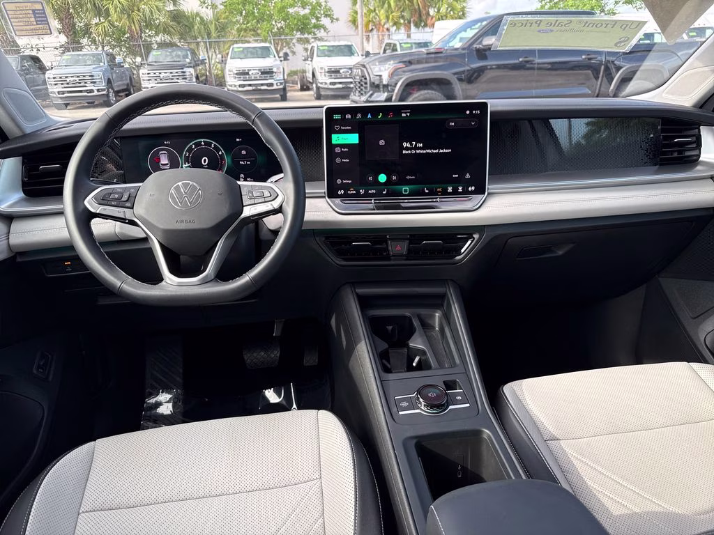 2025 Pure White Volkswagen Tiguan 2.0T SE FWD SUV