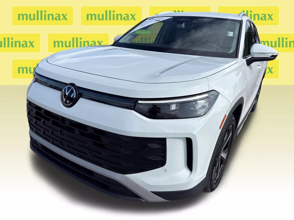 2025 Pure White Volkswagen Tiguan 2.0T SE FWD SUV