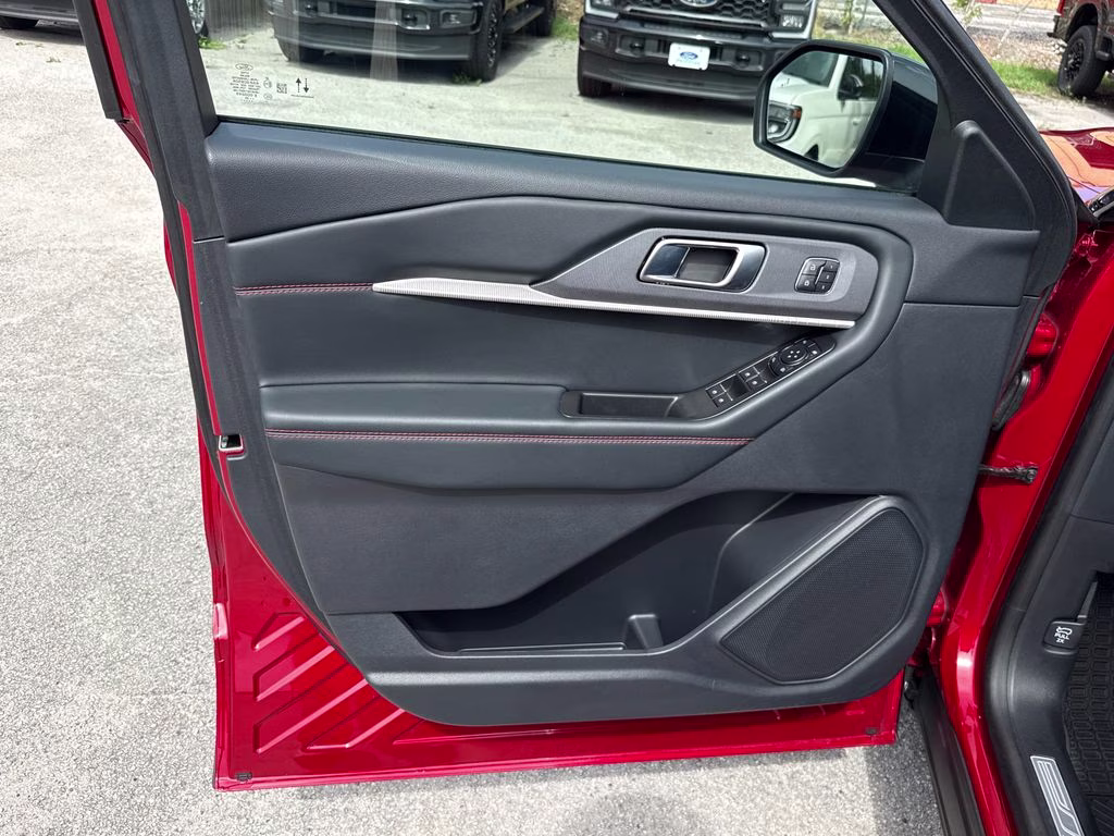 2025 Rapid Red Metallic Tinted Clearcoat Ford Explorer ST-Line RWD SUV