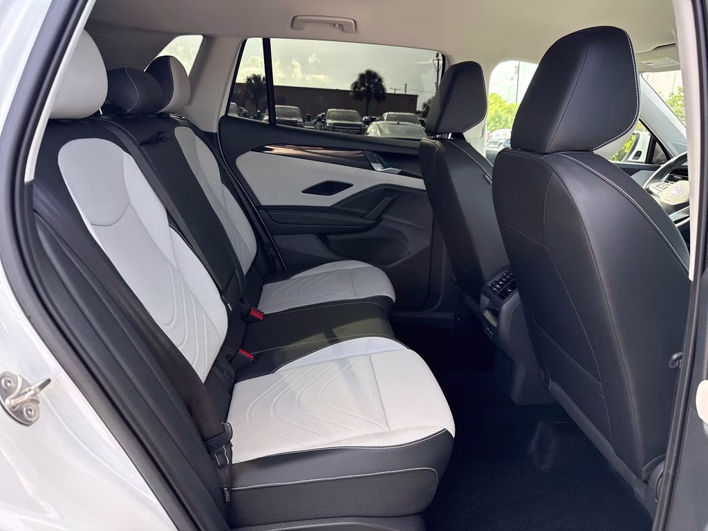 2025 Pure White Volkswagen Tiguan 2.0T SE FWD SUV