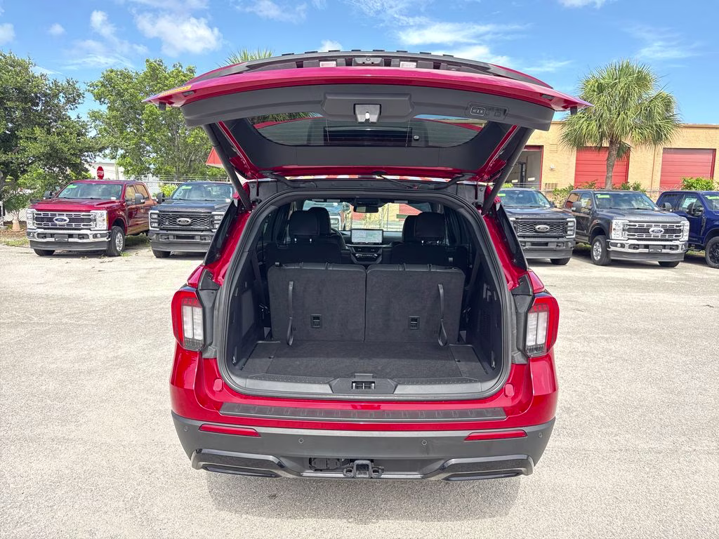 2025 Rapid Red Metallic Tinted Clearcoat Ford Explorer ST-Line RWD SUV