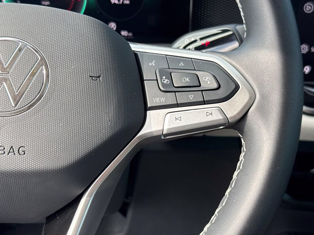 2025 Pure White Volkswagen Tiguan 2.0T SE FWD SUV