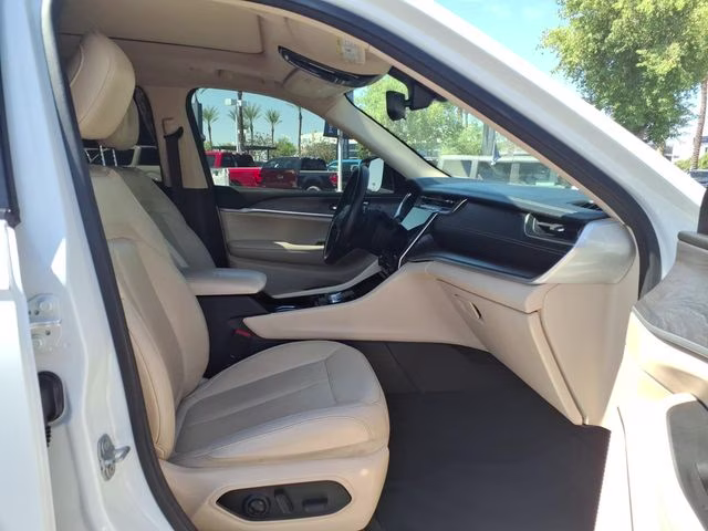 2021 Bright White Clearcoat Jeep Grand Cherokee L Limited 4X4 SUV