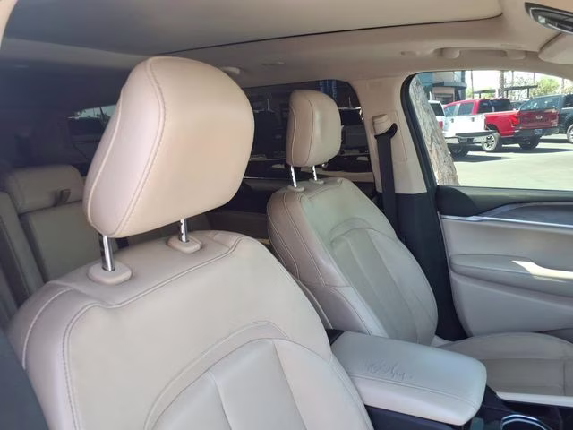 2021 Bright White Clearcoat Jeep Grand Cherokee L Limited 4X4 SUV