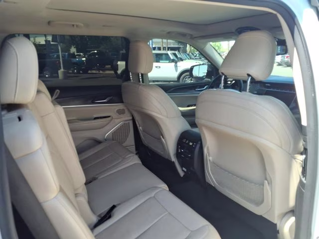 2021 Bright White Clearcoat Jeep Grand Cherokee L Limited 4X4 SUV