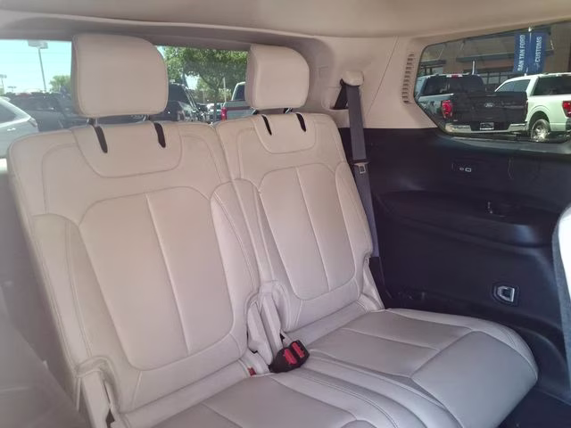 2021 Bright White Clearcoat Jeep Grand Cherokee L Limited 4X4 SUV