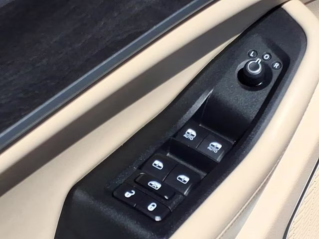 2021 Bright White Clearcoat Jeep Grand Cherokee L Limited 4X4 SUV