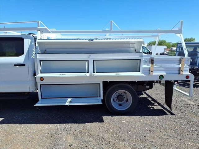 2026 Oxford White Ford Super Duty F-550 DRW XL RWD Chassis