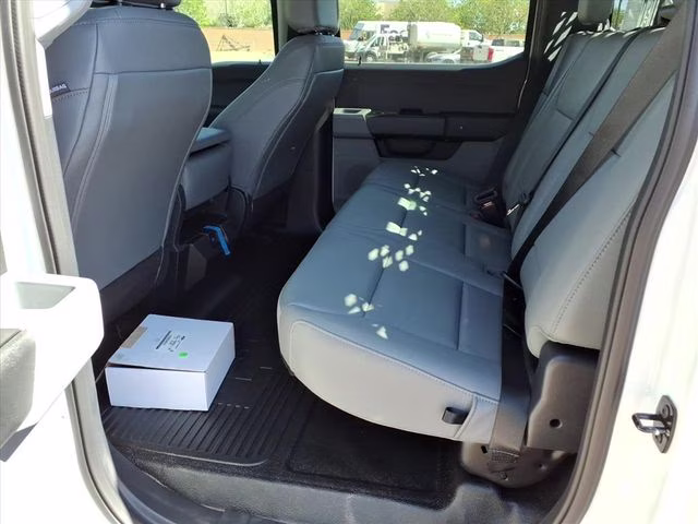 2026 Oxford White Ford Super Duty F-550 DRW XL RWD Chassis