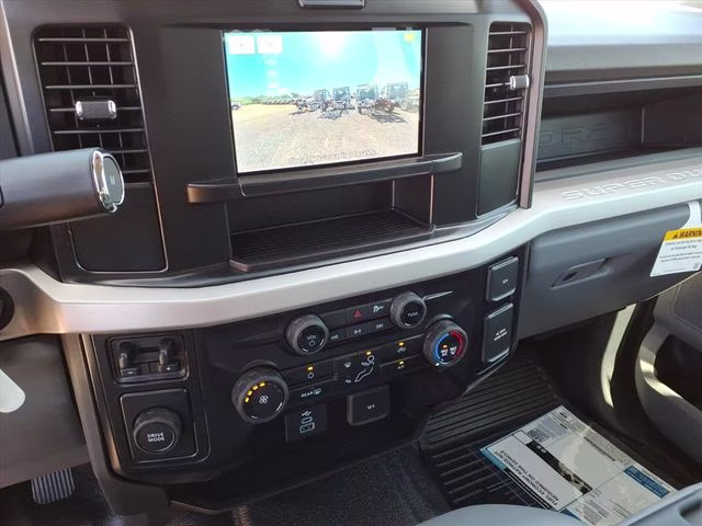 2026 Oxford White Ford Super Duty F-550 DRW XL RWD Chassis