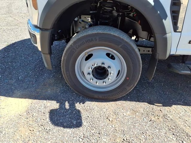 2026 Oxford White Ford Super Duty F-550 DRW XL RWD Chassis