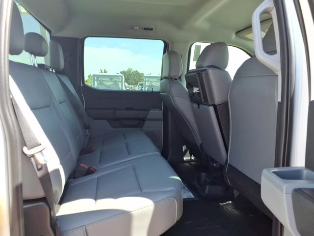 2026 Oxford White Ford Super Duty F-250 SRW XL RWD Truck