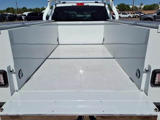 2025 Oxford White Ford Super Duty F-250 SRW XL RWD Truck