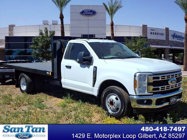 2026 Oxford White Ford Super Duty F-350 DRW XL RWD Chassis