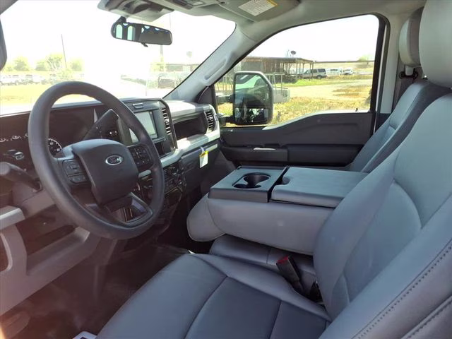 2026 Oxford White Ford Super Duty F-350 DRW XL RWD Chassis