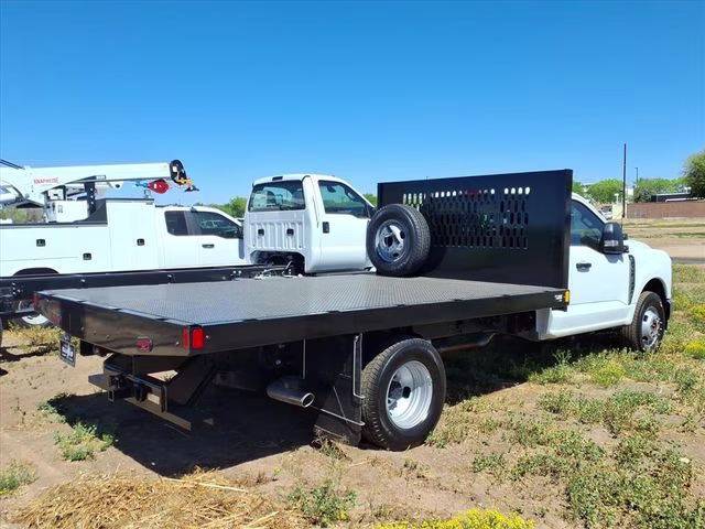 2026 Oxford White Ford Super Duty F-350 DRW XL RWD Chassis