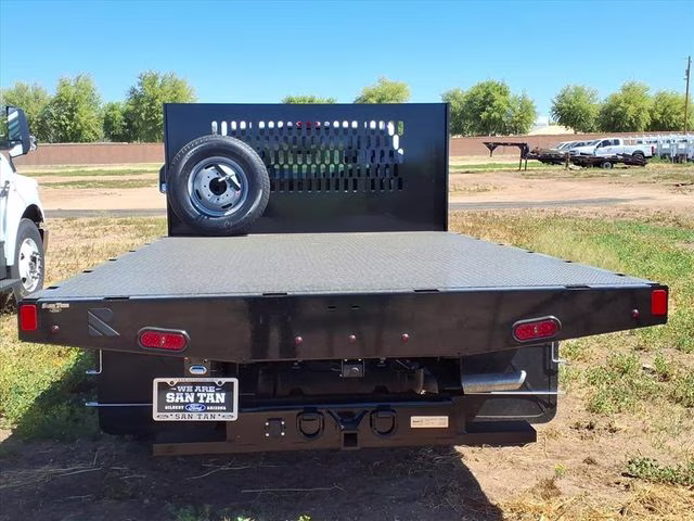 2026 Oxford White Ford Super Duty F-350 DRW XL RWD Chassis