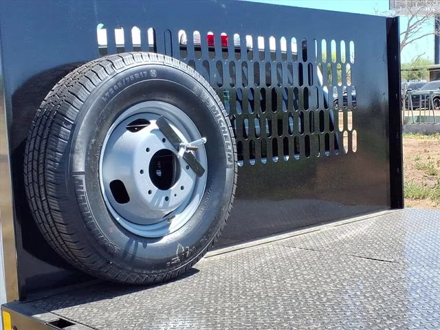 2026 Oxford White Ford Super Duty F-350 DRW XL RWD Chassis