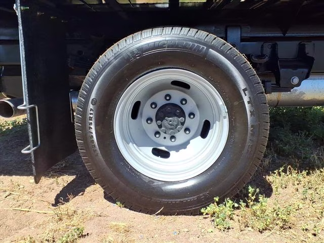 2026 Oxford White Ford Super Duty F-350 DRW XL RWD Chassis