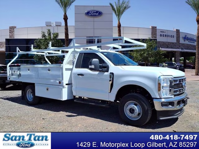 2025 Oxford White Ford Super Duty F-350 DRW XL 4X4 Chassis