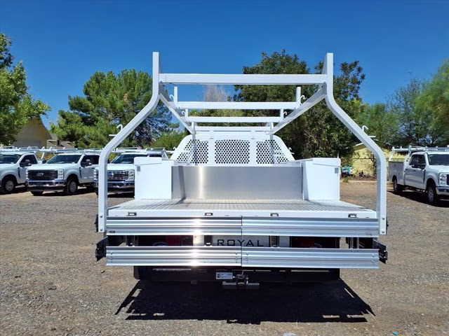 2025 Oxford White Ford Super Duty F-350 DRW XL 4X4 Chassis