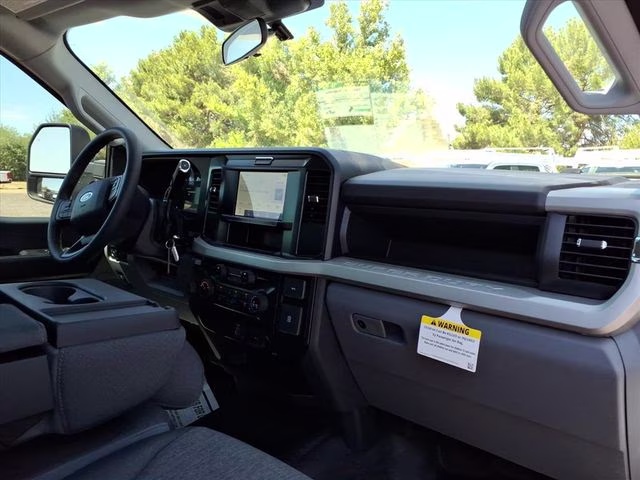 2025 Oxford White Ford Super Duty F-350 DRW XL 4X4 Chassis