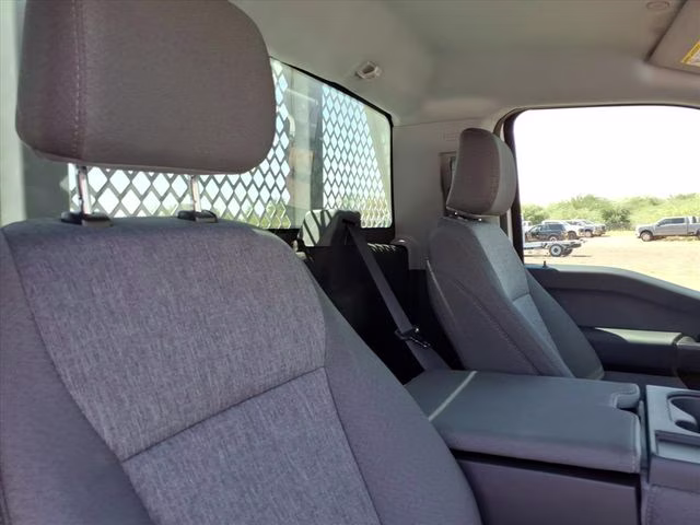 2025 Oxford White Ford Super Duty F-350 DRW XL 4X4 Chassis