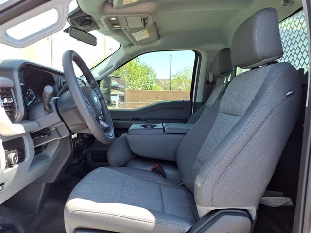 2025 Oxford White Ford Super Duty F-350 DRW XL 4X4 Chassis