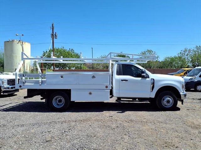 2025 Oxford White Ford Super Duty F-350 DRW XL 4X4 Chassis