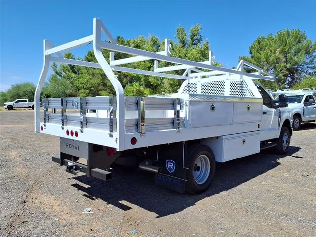 2025 Oxford White Ford Super Duty F-350 DRW XL 4X4 Chassis