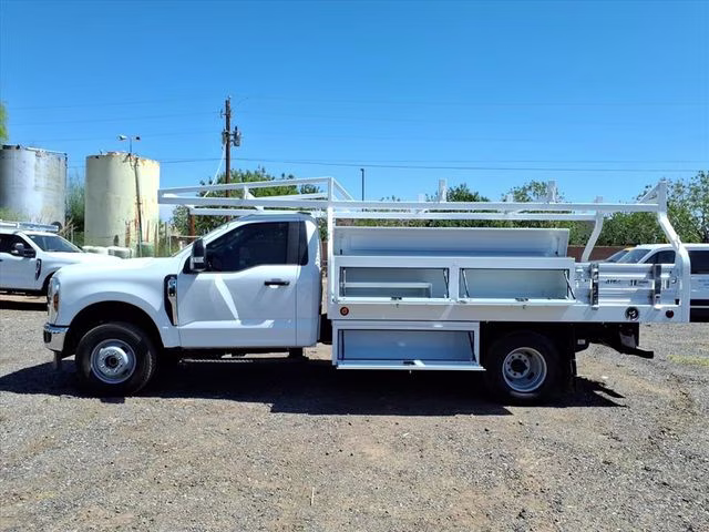 2025 Oxford White Ford Super Duty F-350 DRW XL 4X4 Chassis