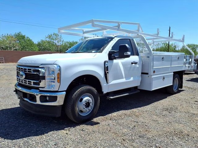 2025 Oxford White Ford Super Duty F-350 DRW XL 4X4 Chassis