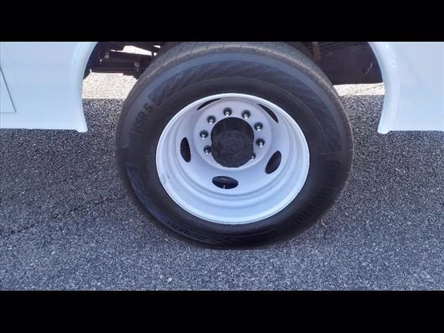 2024 Oxford White Ford Super Duty F-550 DRW XL RWD Chassis