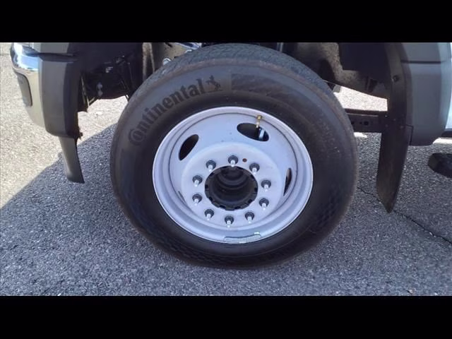 2024 Oxford White Ford Super Duty F-550 DRW XL RWD Chassis