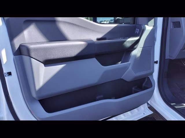 2024 Oxford White Ford Super Duty F-550 DRW XL RWD Chassis