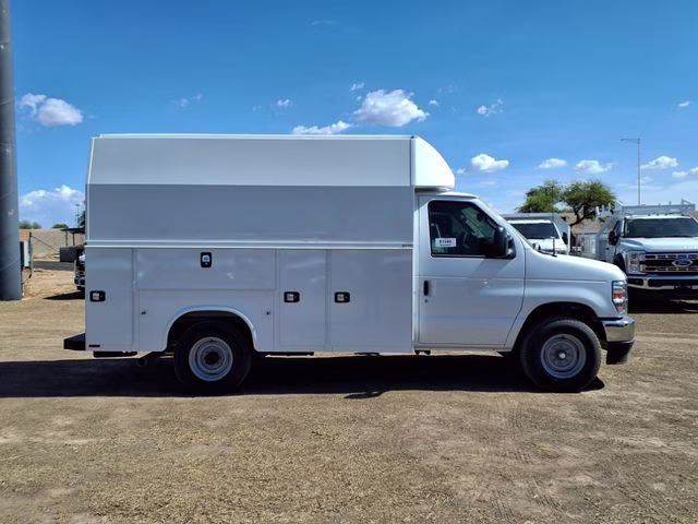2026 Oxford White Ford E-350SD Base RWD Truck