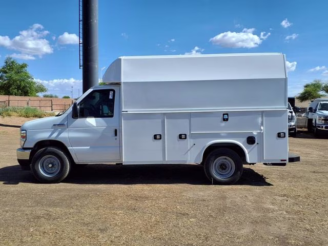 2026 Oxford White Ford E-350SD Base RWD Truck