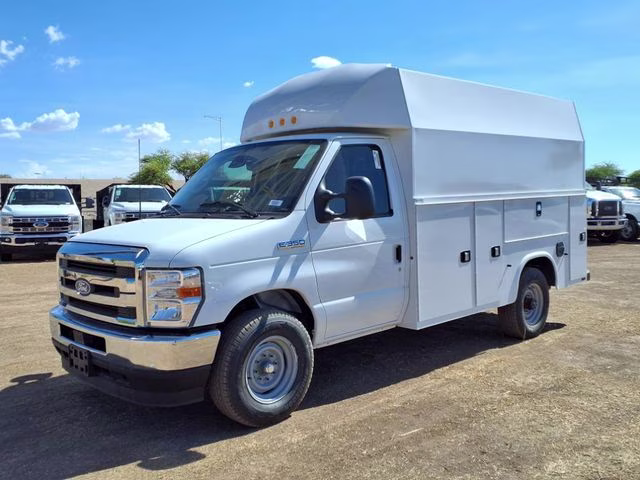 2026 Oxford White Ford E-350SD Base RWD Truck