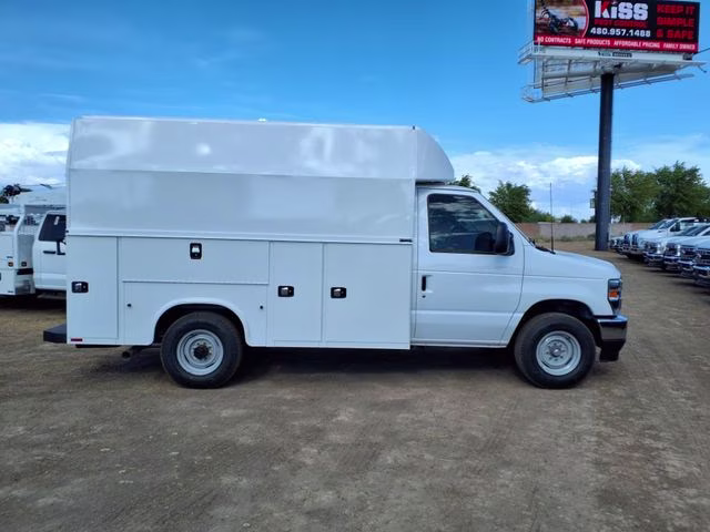 2026 Oxford White Ford E-350SD Base RWD Truck