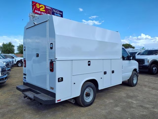2026 Oxford White Ford E-350SD Base RWD Truck