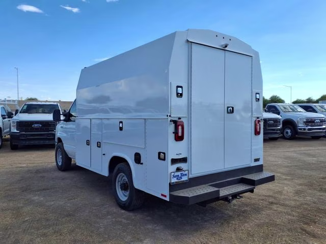 2026 Oxford White Ford E-350SD Base RWD Truck