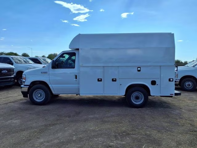 2026 Oxford White Ford E-350SD Base RWD Truck