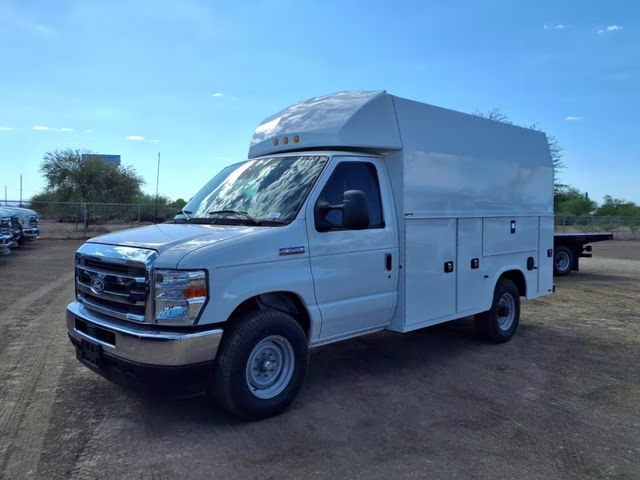 2026 Oxford White Ford E-350SD Base RWD Truck