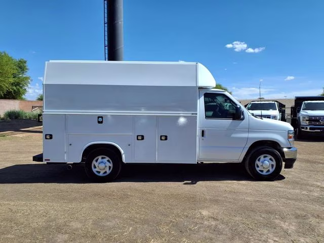 2026 Oxford White Ford E-350SD Base RWD Truck