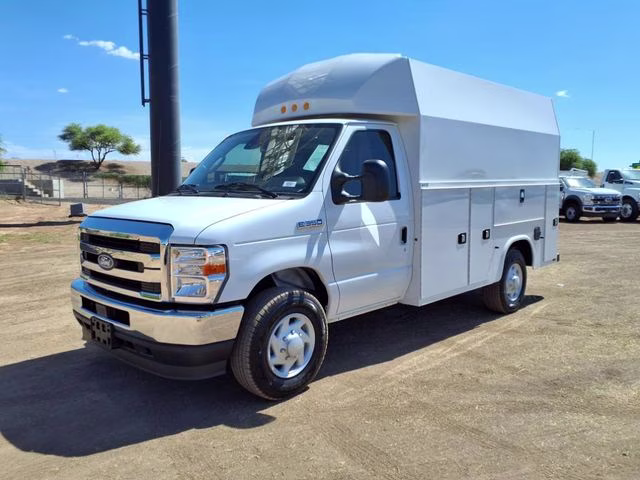 2026 Oxford White Ford E-350SD Base RWD Truck