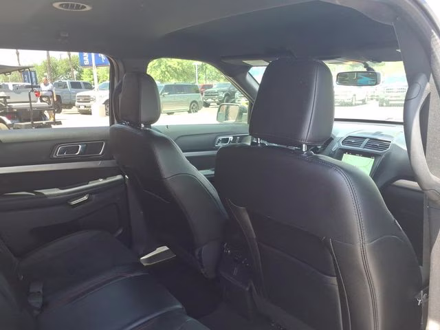 2018 Ingot Silver Ford Explorer XLT FWD SUV