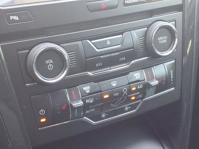 2018 Ingot Silver Ford Explorer XLT FWD SUV
