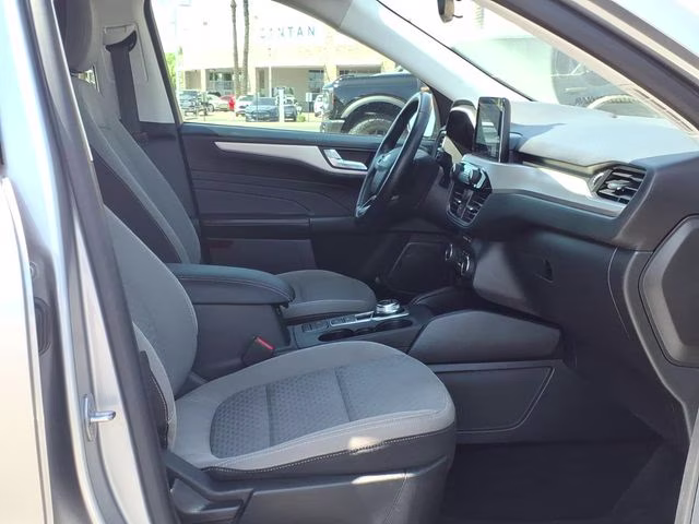 2021 Silver Metallic Ford Escape SE FWD SUV