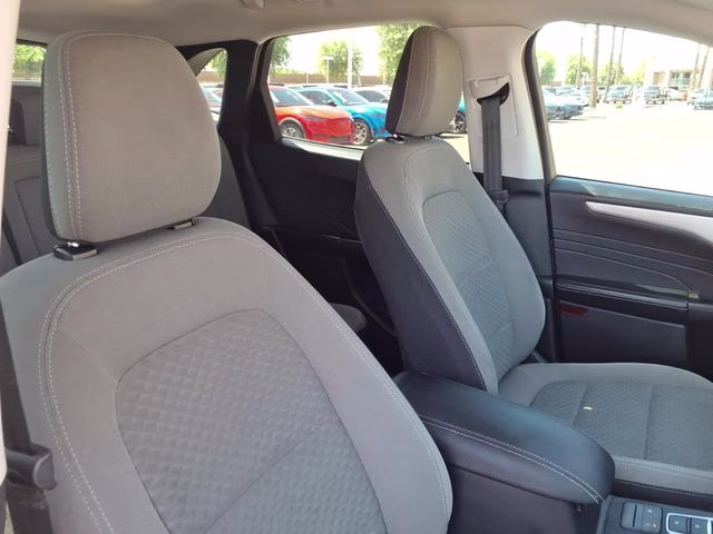2021 Silver Metallic Ford Escape SE FWD SUV