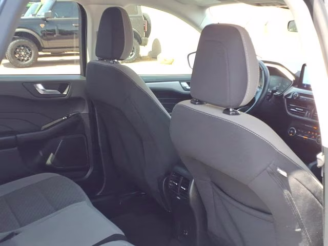 2021 Silver Metallic Ford Escape SE FWD SUV